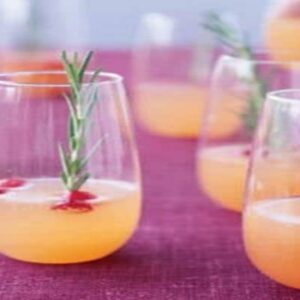 Cocktail de Champanhe e Framboesa com Sumo de Pera