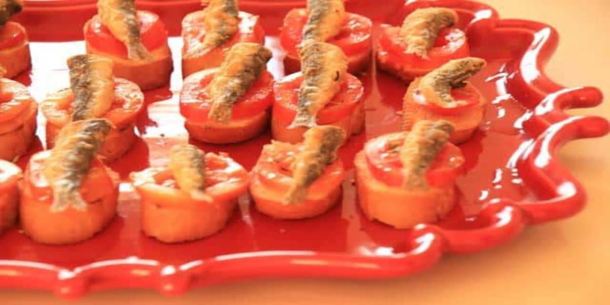 Tapas de Petinga e Tomate