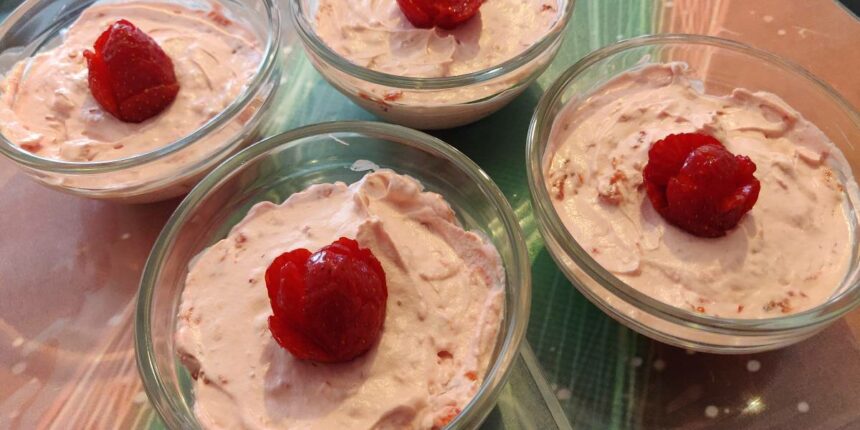 Mousse de Morango só com 2 Ingredientes